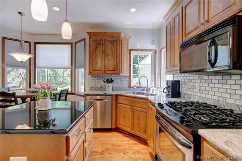 6806 Bershak Ct, Gloucester, VA 23061 photo 10
