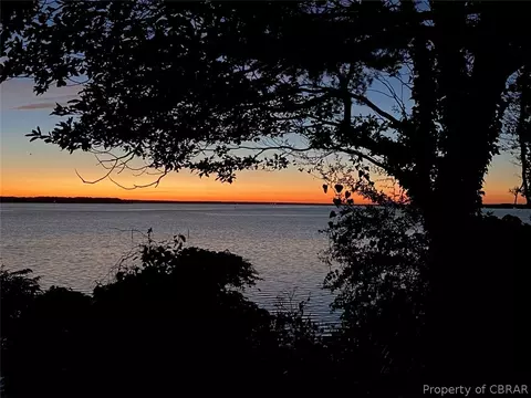 1668 Duke Rd, Gloucester Point, VA 23062 photo 12