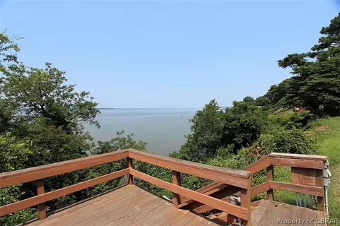1668 Duke Rd, Gloucester Point, VA 23062 photo 4