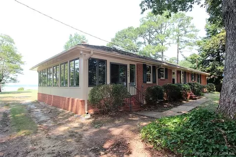 1668 Duke Rd, Gloucester Point, VA 23062 photo 9