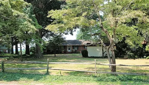 1668 Duke Rd, Gloucester Point, VA 23062 photo 8