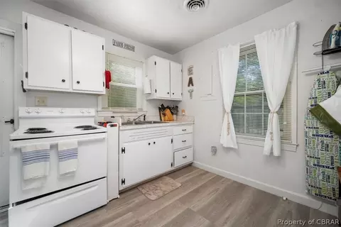 7423 Corr St, Gloucester, VA 23061 photo 9