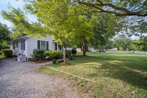 7423 Corr St, Gloucester, VA 23061 photo 2