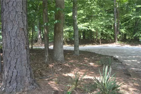 6896 Seawell Ave, Gloucester, VA 23061 photo 3