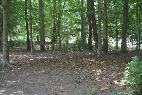 6896 Seawell Ave, Gloucester, VA 23061 photo 2