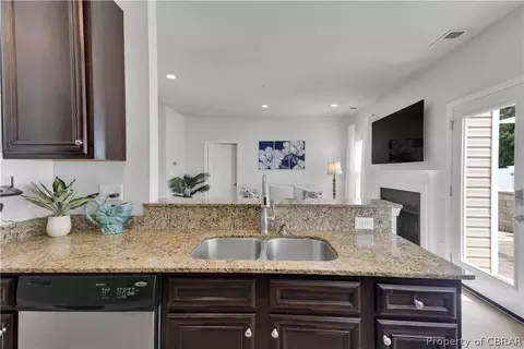 6962 Lakeside Dr, Hayes, VA 23072 photo 18