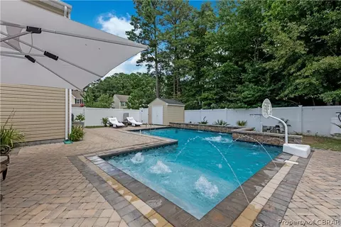 6962 Lakeside Dr, Hayes, VA 23072 photo 6