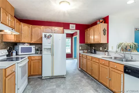 7490 E Founders Mill Way, Gloucester, VA 23061 photo 10