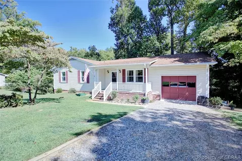8261 Pond View Dr, Gloucester, VA 23061 photo 2