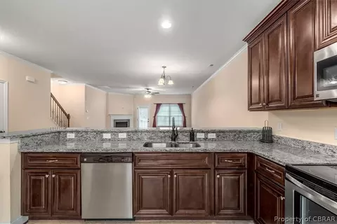 7583 Villa Ct, Gloucester Point, VA 23062 photo 11