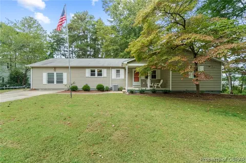 93 Beach Dr, Hartfield, VA 23071 photo 1