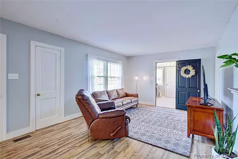 468 Gloucester Rd, Saluda, VA 23149 photo 3