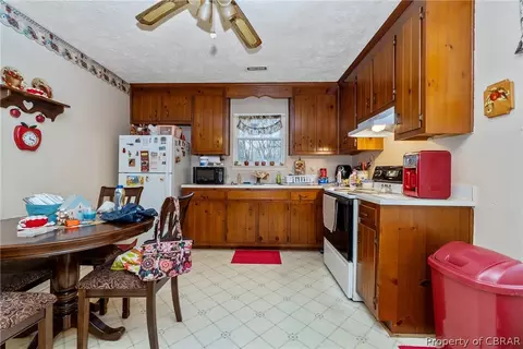 8935 Marlfield Rd, Gloucester, VA 23061 photo 13