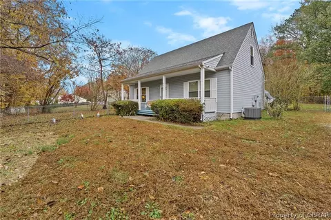 8935 Marlfield Rd, Gloucester, VA 23061 photo 4