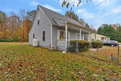 8935 Marlfield Rd, Gloucester, VA 23061 photo 2