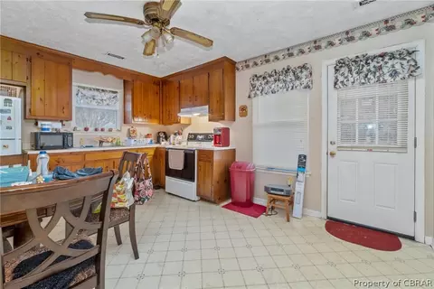8935 Marlfield Rd, Gloucester, VA 23061 photo 10