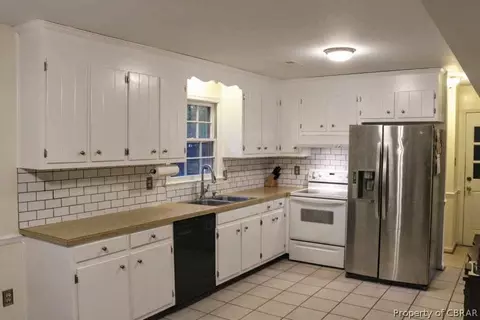 4758 Wakehurst Cir, Gloucester, VA 23061 photo 5