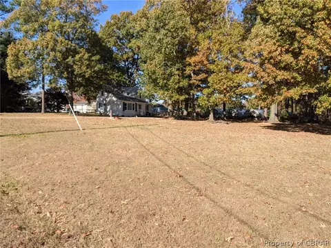 7613 Thomas Nelson Rd, Gloucester Point, VA 23062 photo 2