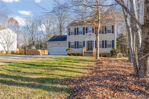 8198 Hamilton Dr, Gloucester, VA 23061 photo 9