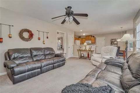 8198 Hamilton Dr, Gloucester, VA 23061 photo 3