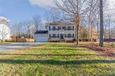 8198 Hamilton Dr, Gloucester, VA 23061 photo 1