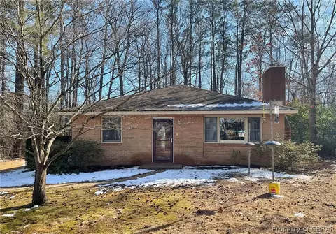 11049 Piankatank Dr, Gloucester, VA 23061 photo 2
