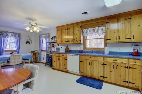 11049 Piankatank Dr, Gloucester, VA 23061 photo 8