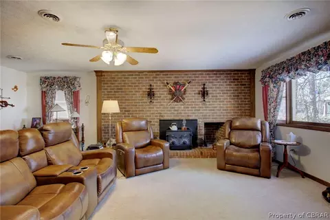 11049 Piankatank Dr, Gloucester, VA 23061 photo 6
