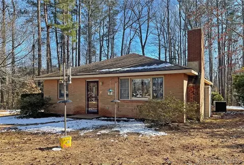 11049 Piankatank Dr, Gloucester, VA 23061 photo 1