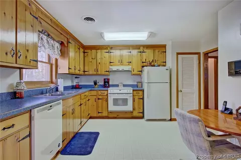 11049 Piankatank Dr, Gloucester, VA 23061 photo 11