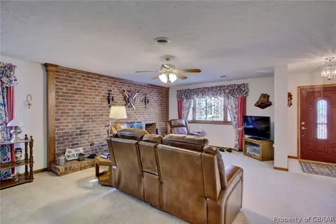 11049 Piankatank Dr, Gloucester, VA 23061 photo 5