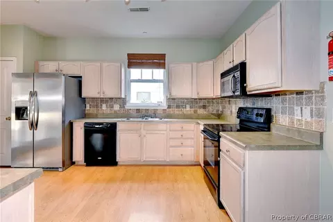 240 Bailey Park Dr, Hampton, VA 23669 photo 10