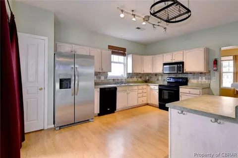 240 Bailey Park Dr, Hampton, VA 23669 photo 11