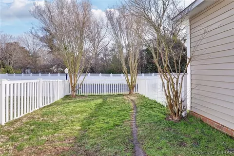 240 Bailey Park Dr, Hampton, VA 23669 photo 32