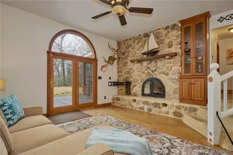 6384 Lime Plant Rd, Gloucester, VA 23061 photo 2