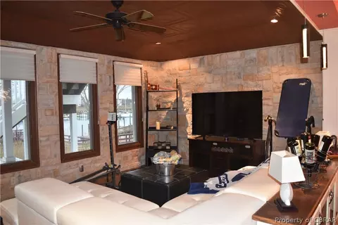 17 Bay Front Pl, Hampton, VA 23664 photo 9