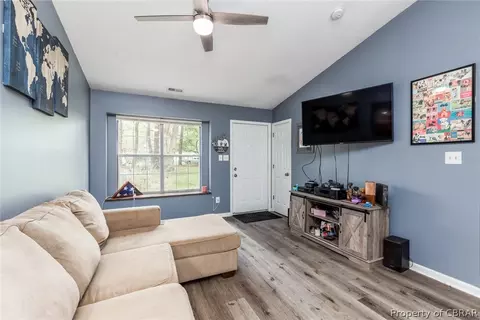 8102 Kitchener Dr, Gloucester, VA 23061 photo 5