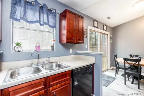 8102 Kitchener Dr, Gloucester, VA 23061 photo 9