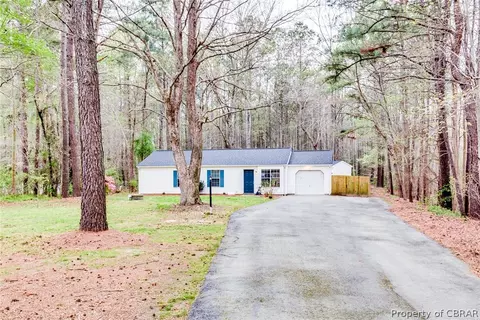 8102 Kitchener Dr, Gloucester, VA 23061 photo 2
