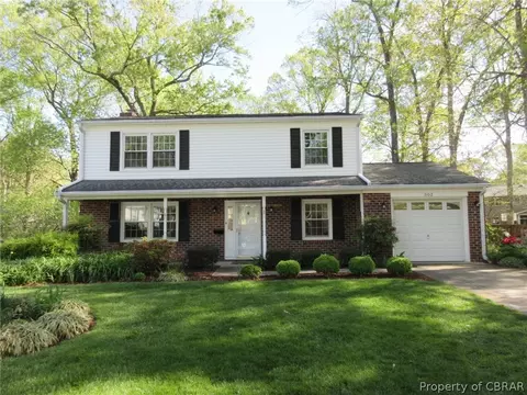 302 Chantilly Ct, Hampton, VA 23669 photo 2