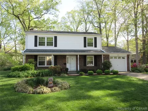 302 Chantilly Ct, Hampton, VA 23669 photo 3