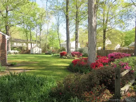 302 Chantilly Ct, Hampton, VA 23669 photo 4