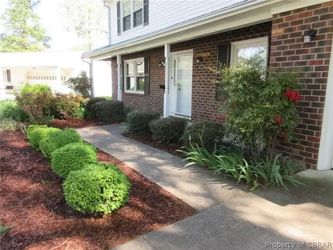 302 Chantilly Ct, Hampton, VA 23669 photo 8