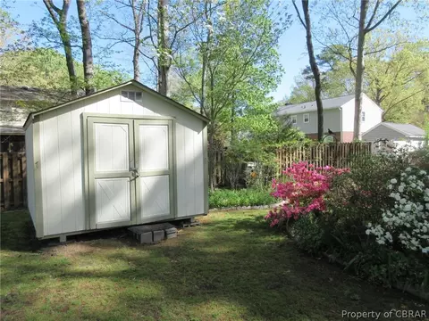 302 Chantilly Ct, Hampton, VA 23669 photo 5