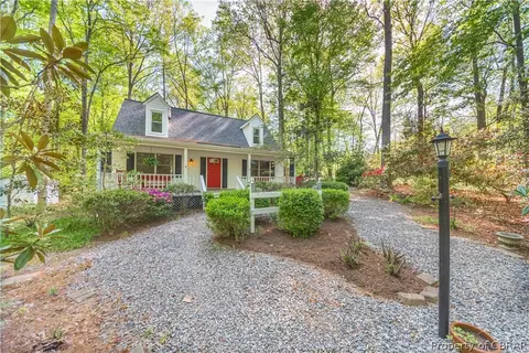 22 Burning Tree Rd, Hartfield, VA 23071 photo 2