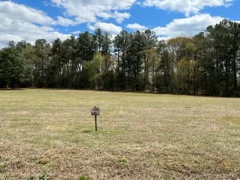050 Landing Dr, Mollusk, VA 22503