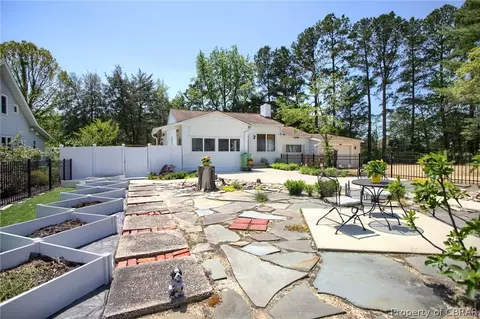 6176 Main St, Gloucester, VA 23061 photo 2