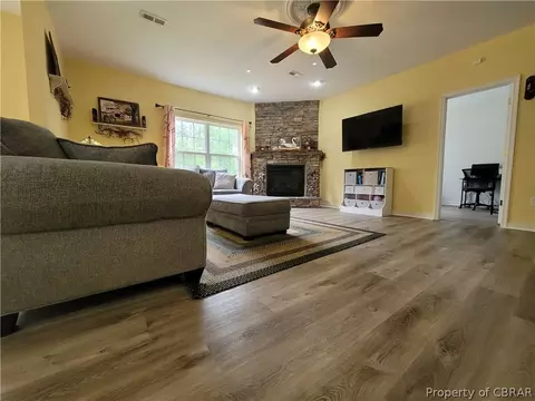 6189 Ruth Dr, Gloucester, VA 23061 photo 6