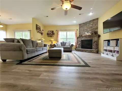 6189 Ruth Dr, Gloucester, VA 23061 photo 4