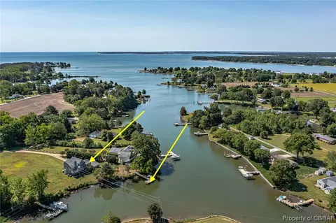 146 Creek Bed Ln, Kilmarnock, VA 22482